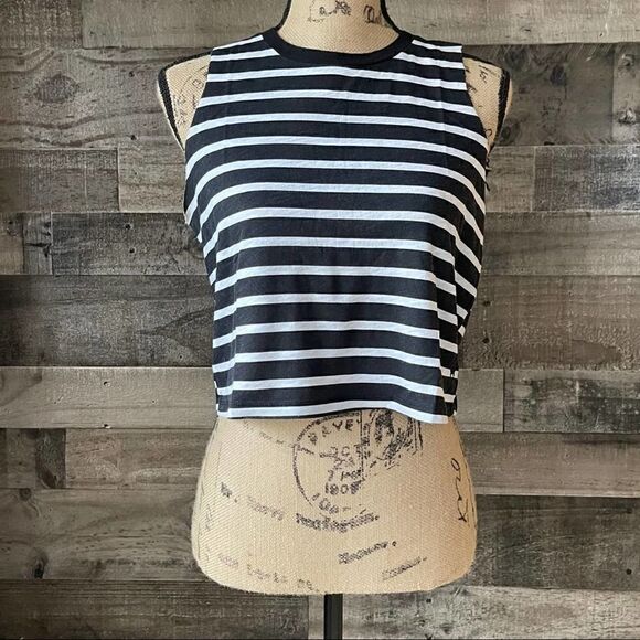 Victoria’s Secret PINK Crop Top Stripped Size M - Picture 1 of 6